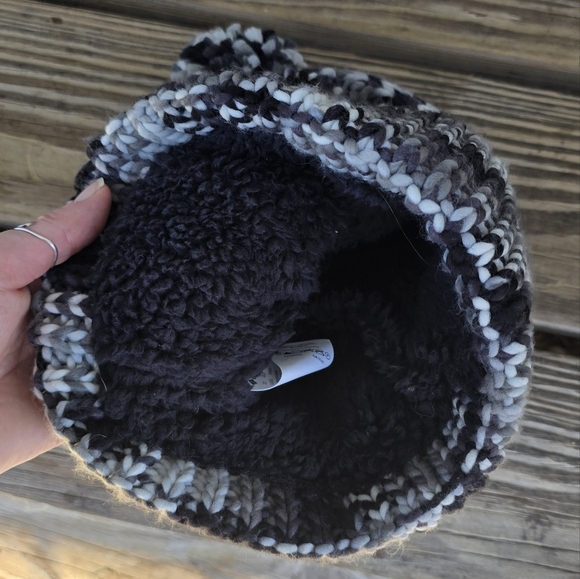 Columbia Beanie - Picture 5 of 10